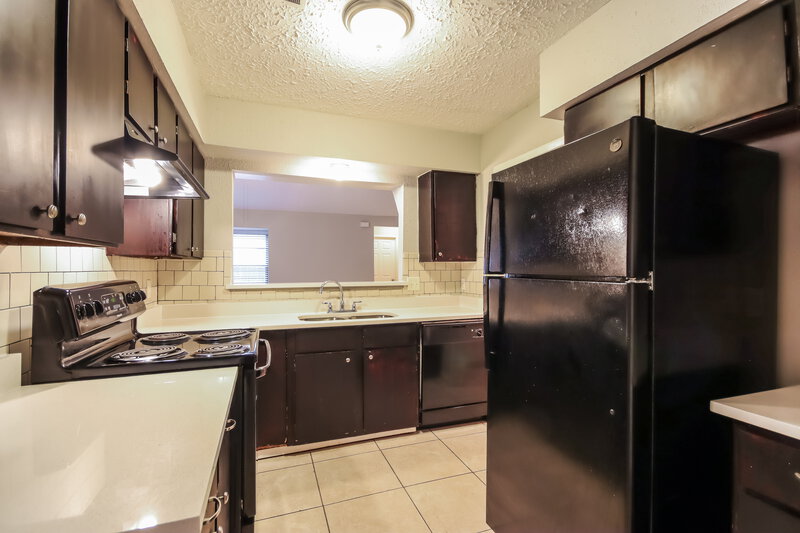 1,660/Mo, 5434 Heronwood Dr Humble, TX 77346 Kitchen View 2