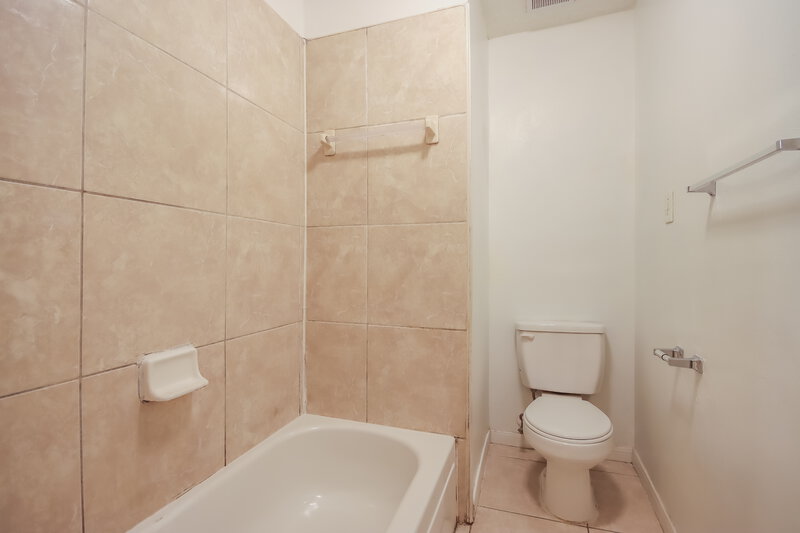 1,660/Mo, 5434 Heronwood Dr Humble, TX 77346 Bathroom View 2