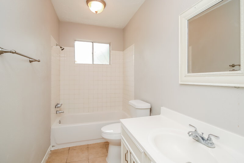 2,430/Mo, 4515 Burkegate Dr Spring, TX 77373 Main Bathroom View