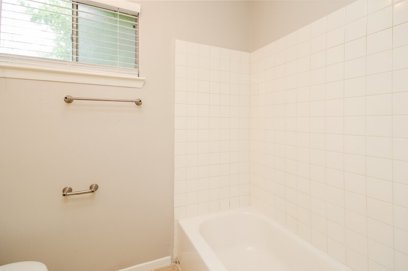 2,430/Mo, 4515 Burkegate Dr Spring, TX 77373 Bathroom View 2