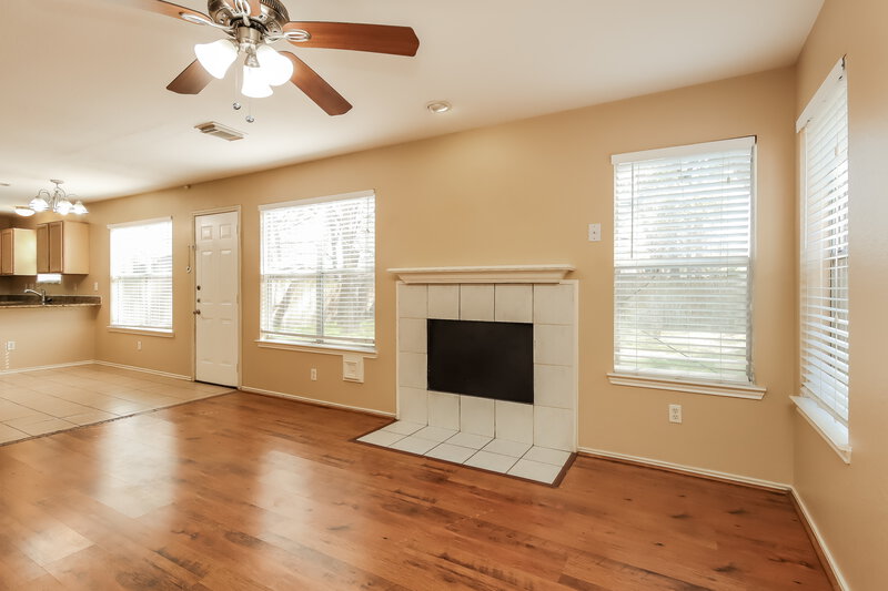 2,305/Mo, 2610 Heatherknoll Dr Spring, TX 77373 Living Room View 2