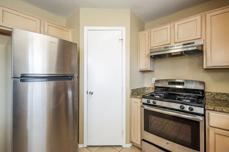 1,900/Mo, 2610 Heatherknoll Dr Spring, TX 77373 Kitchen View 2