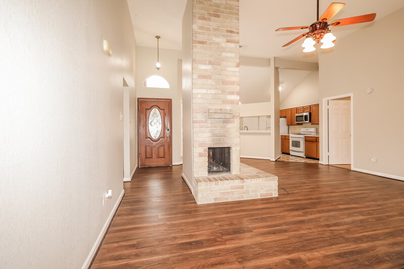 0/Mo, 2502 Loyanne Dr Spring, TX 77373 Living Room View