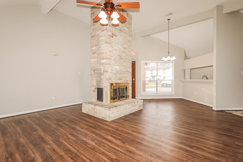 0/Mo, 2502 Loyanne Dr Spring, TX 77373 Living Room View 2