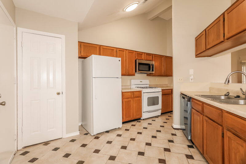 0/Mo, 2502 Loyanne Dr Spring, TX 77373 Kitchen View 2