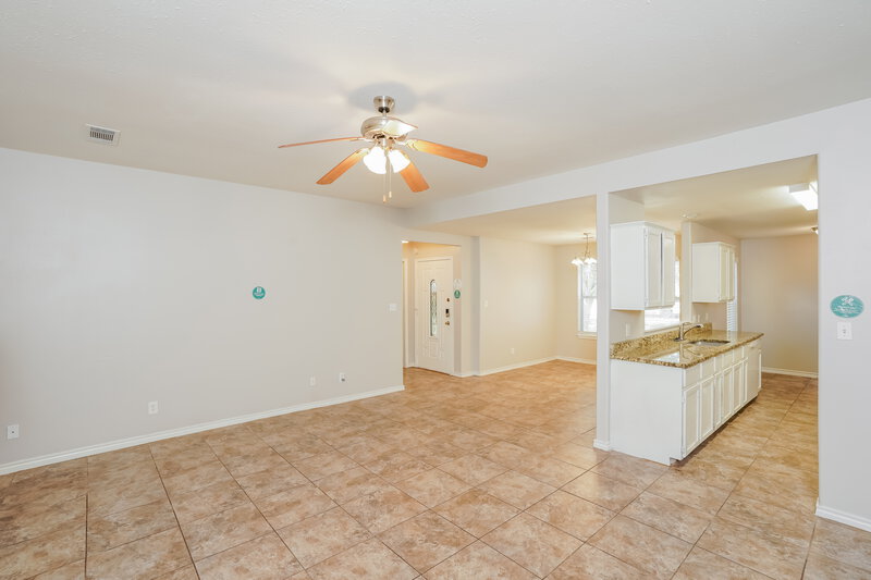 0/Mo, 23619 Summer Pine Dr Spring, TX 77373 Living Room View