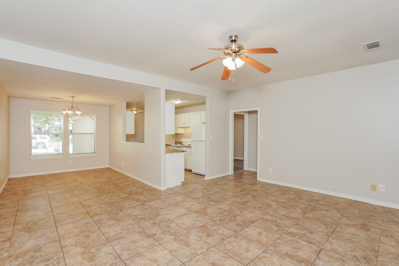 0/Mo, 23619 Summer Pine Dr Spring, TX 77373 Living Room View 2