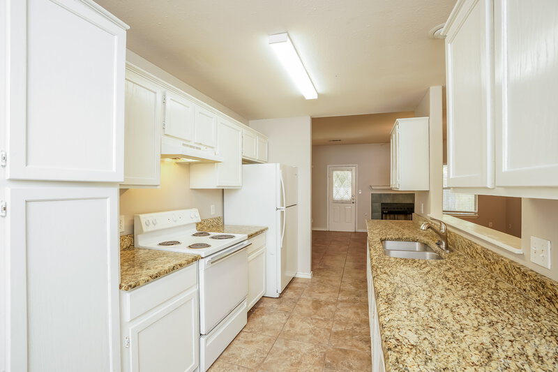 0/Mo, 23619 Summer Pine Dr Spring, TX 77373 Kitchen View 2