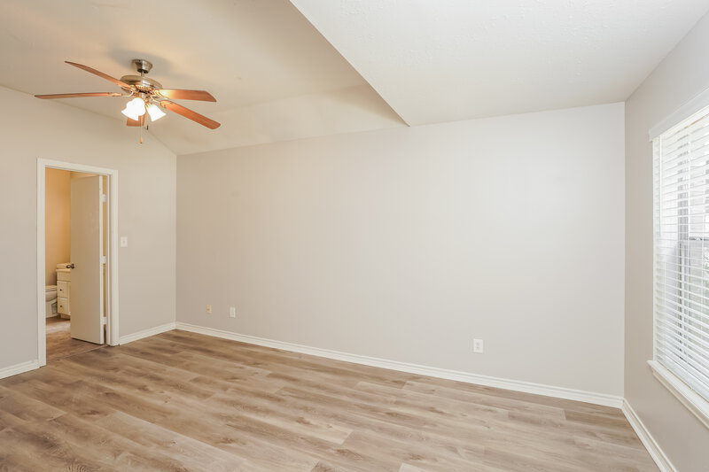 0/Mo, 23619 Summer Pine Dr Spring, TX 77373 Main Bedroom View