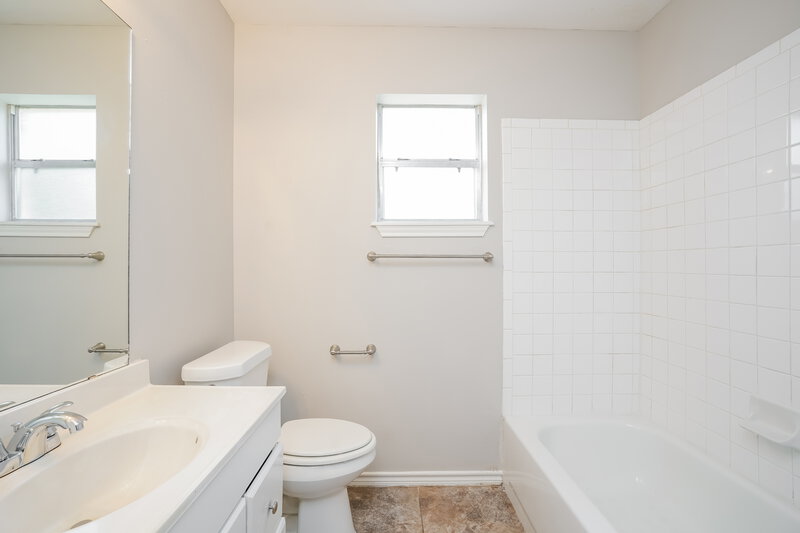 0/Mo, 23619 Summer Pine Dr Spring, TX 77373 Bathroom View