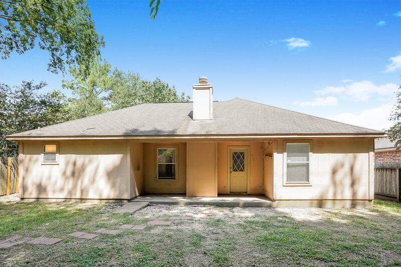 0/Mo, 23619 Summer Pine Dr Spring, TX 77373 Rear View 2