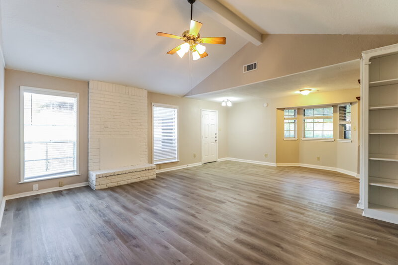1,575/Mo, 4714 Glendower Dr Spring, TX 77373 Living Room View 2