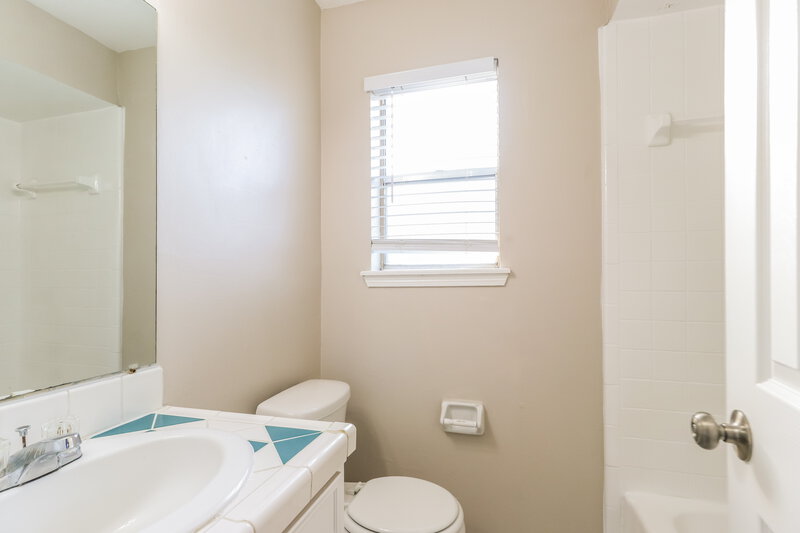 1,575/Mo, 4714 Glendower Dr Spring, TX 77373 Main Bathroom View