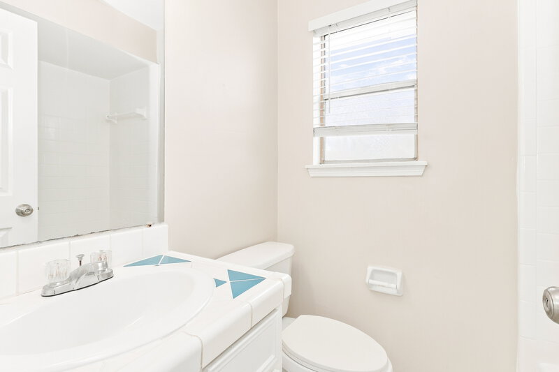 1,545/Mo, 4714 Glendower Dr Spring, TX 77373 Primary Bathroom View