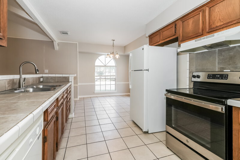 1,555/Mo, 23127 Briarcreek Blvd Spring, TX 77373 Kitchen View 2
