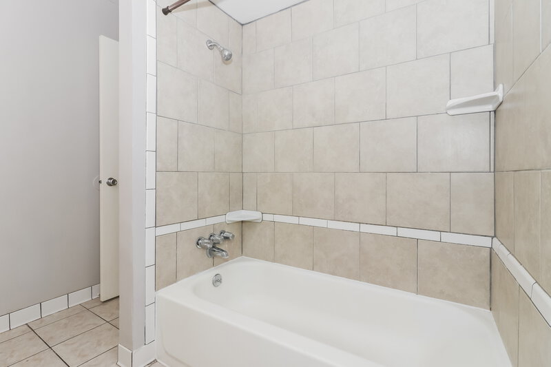 1,555/Mo, 23127 Briarcreek Blvd Spring, TX 77373 Bathroom View 2