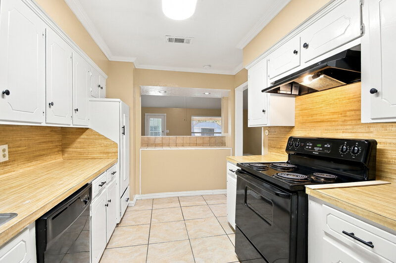 1,695/Mo, 23331 Bayleaf Dr Spring, TX 77373 Kitchen View 2