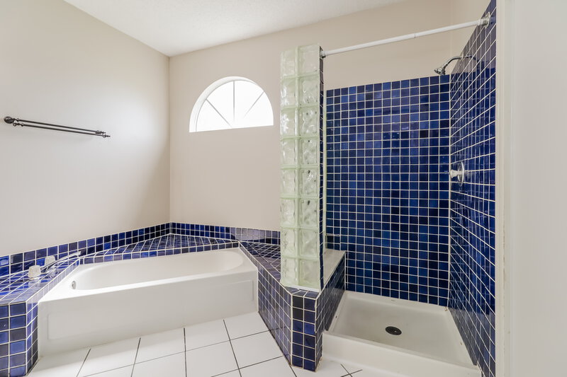 1,675/Mo, 22919 Pebworth Pl Spring, TX 77373 Main Bathroom View