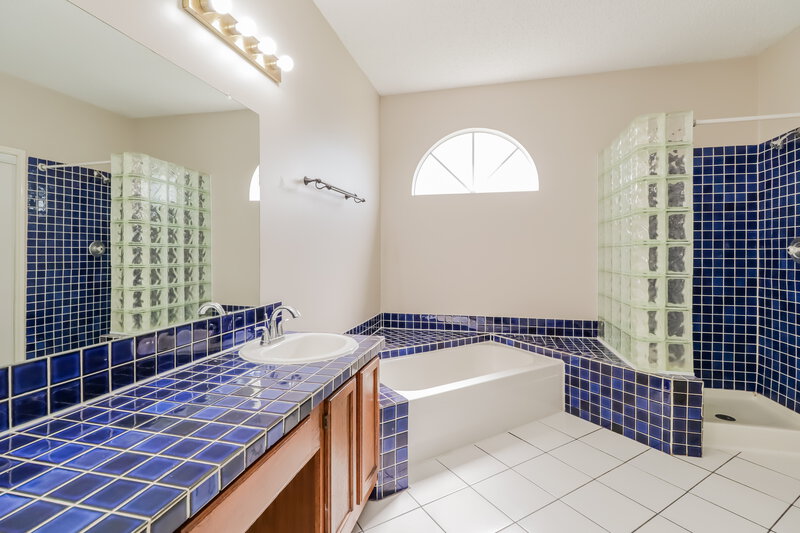 1,675/Mo, 22919 Pebworth Pl Spring, TX 77373 Main Bathroom View 2