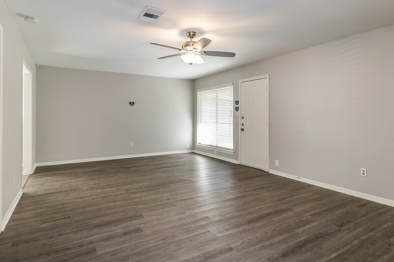 1,735/Mo, 23015 Bridgewater Dr Spring, TX 77373 Living Room View