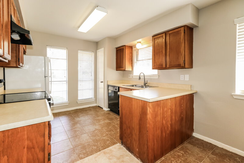 1,735/Mo, 23015 Bridgewater Dr Spring, TX 77373 Kitchen View 2