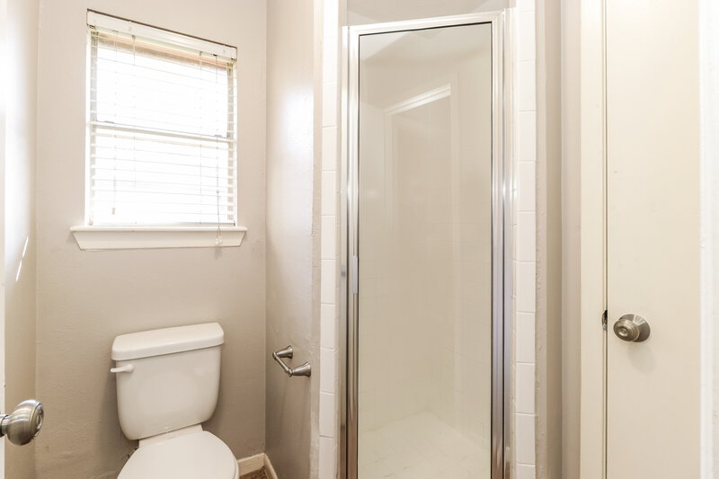 1,735/Mo, 23015 Bridgewater Dr Spring, TX 77373 Bathroom View