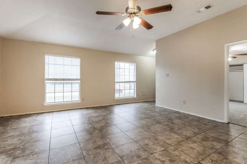 1,465/Mo, 2438 Autumn Springs Ln Spring, TX 77373 Living Room View 2