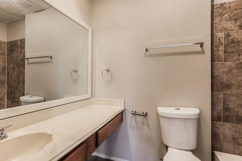 1,465/Mo, 2438 Autumn Springs Ln Spring, TX 77373 Main Bathroom View