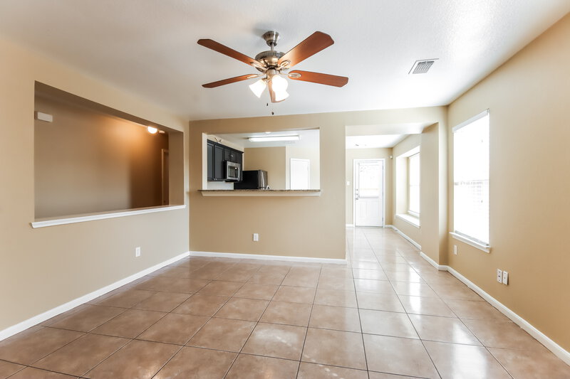 1,780/Mo, 22910 Twisting Maple Ct Spring, TX 77373 Living Room View