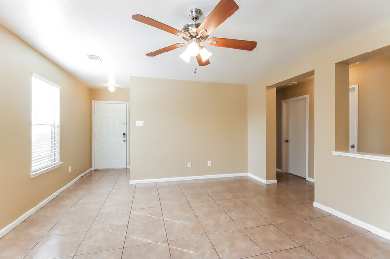 1,780/Mo, 22910 Twisting Maple Ct Spring, TX 77373 Living Room View 2