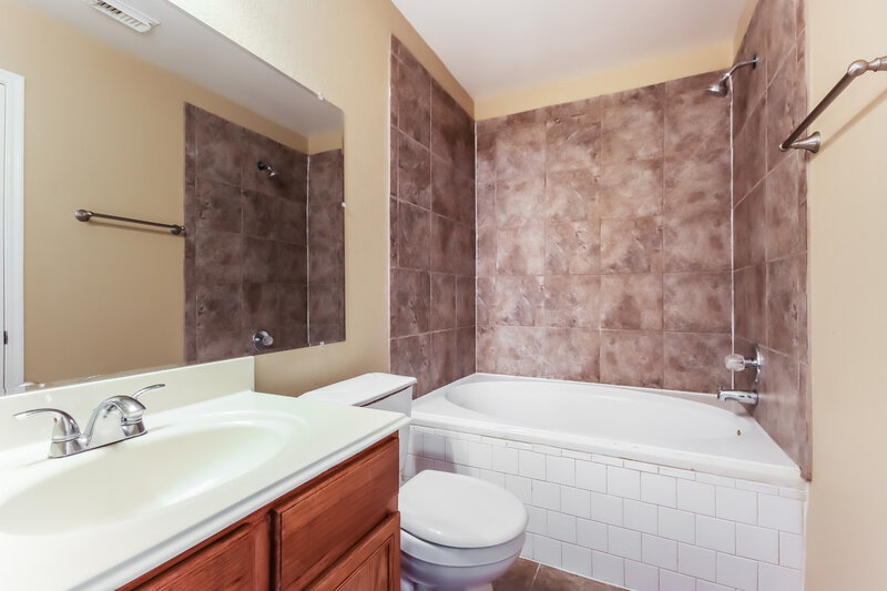 1,780/Mo, 22910 Twisting Maple Ct Spring, TX 77373 Main Bathroom View