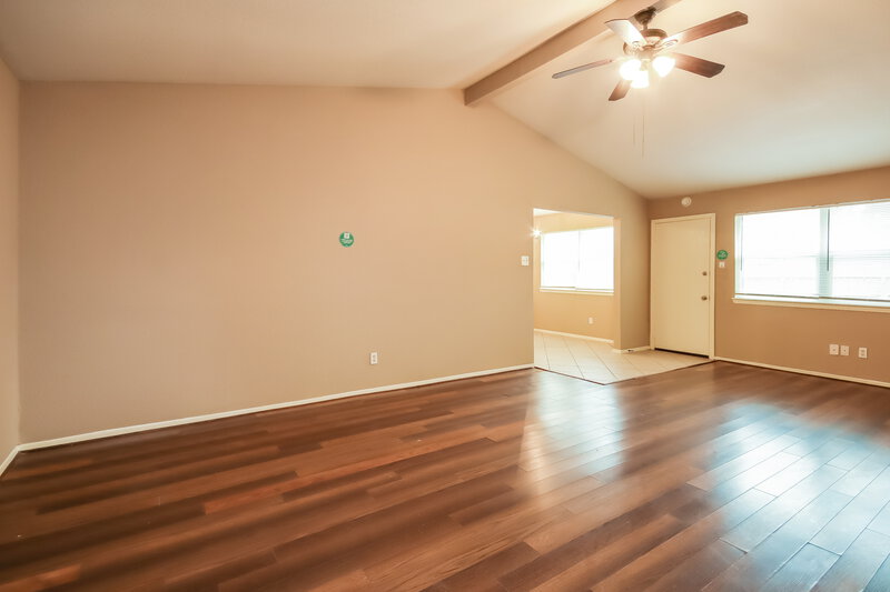 0/Mo, 5027 Monteith Dr Spring, TX 77373 Living Room View