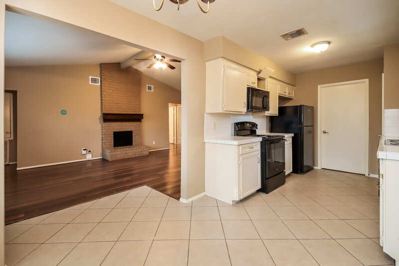 0/Mo, 5027 Monteith Dr Spring, TX 77373 Kitchen View
