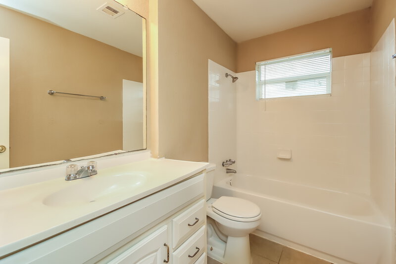 0/Mo, 5027 Monteith Dr Spring, TX 77373 Bathroom View