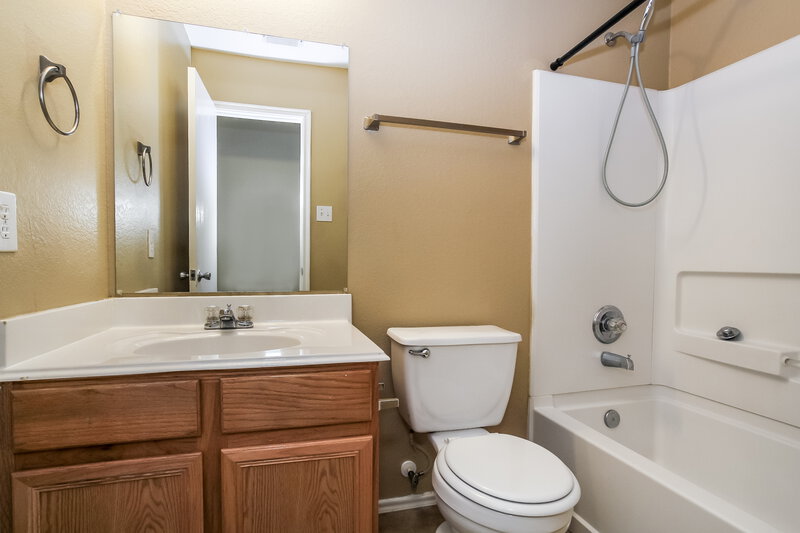 1,795/Mo, 11315 Flying Geese Ln Tomball, TX 77375 Master Bathroom View