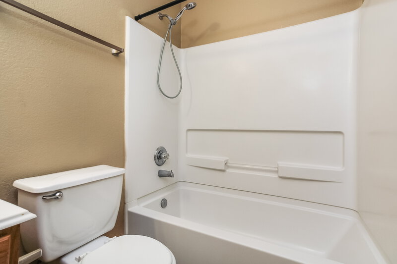 1,795/Mo, 11315 Flying Geese Ln Tomball, TX 77375 Bathroom View 2