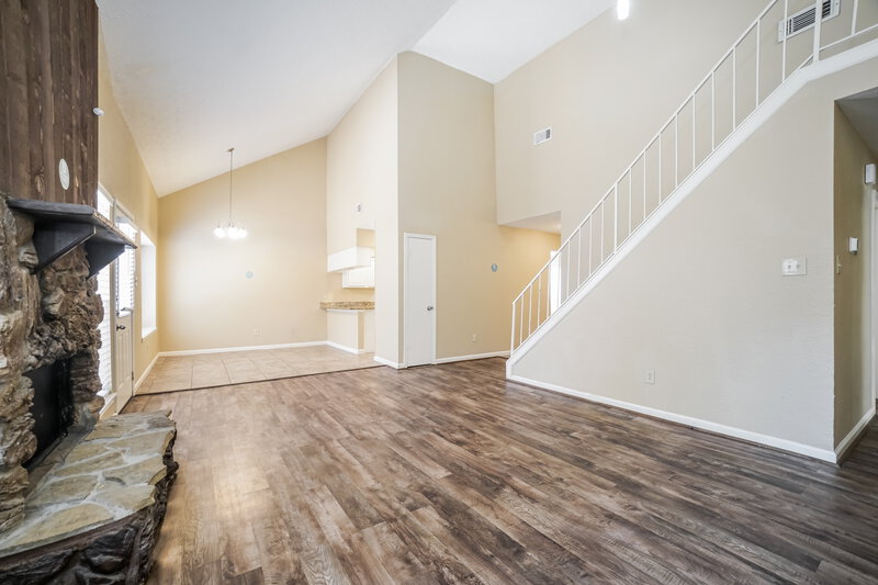 1,840/Mo, 19615 Cotton Creek Dr Tomball, TX 77375 Living Room View 2