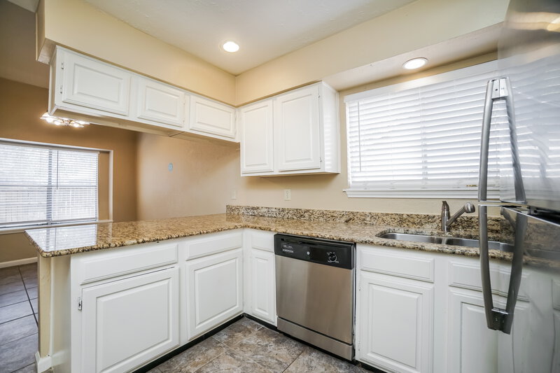 1,840/Mo, 19615 Cotton Creek Dr Tomball, TX 77375 Kitchen View