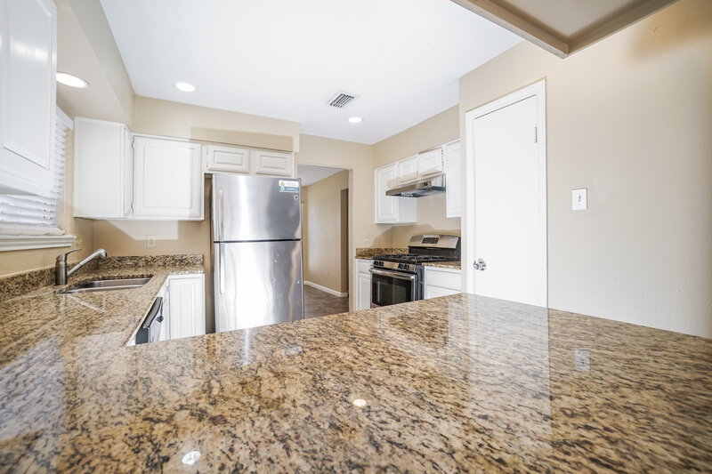 1,840/Mo, 19615 Cotton Creek Dr Tomball, TX 77375 Kitchen View 2