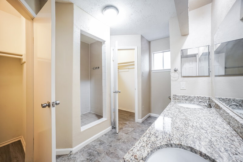 1,840/Mo, 19615 Cotton Creek Dr Tomball, TX 77375 Main Bathroom View