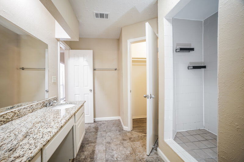 1,840/Mo, 19615 Cotton Creek Dr Tomball, TX 77375 Main Bathroom View 2