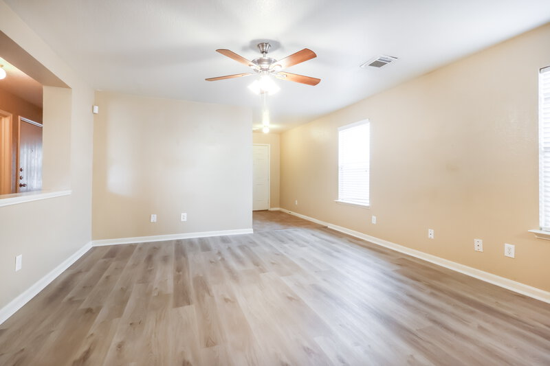 1,515/Mo, 11422 Seven Sisters Dr Tomball, TX 77375 Living Room View