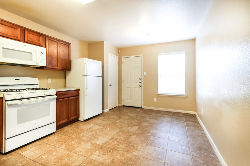 1,515/Mo, 11422 Seven Sisters Dr Tomball, TX 77375 Kitchen View
