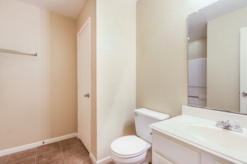 1,515/Mo, 11422 Seven Sisters Dr Tomball, TX 77375 Main Bathroom View