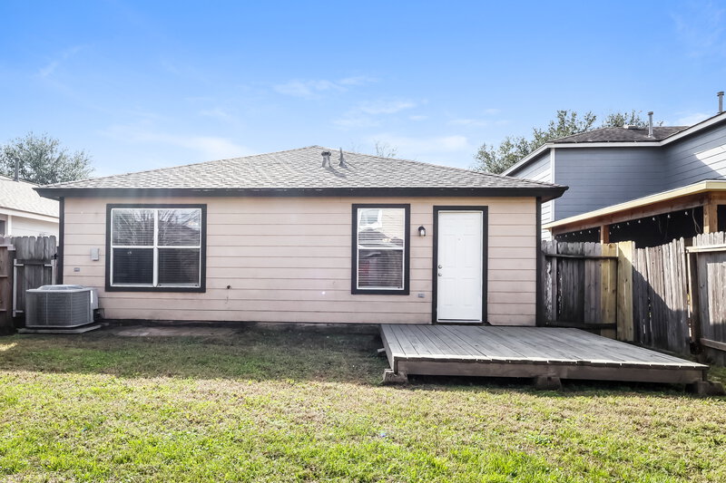 1,515/Mo, 11422 Seven Sisters Dr Tomball, TX 77375 Rear View