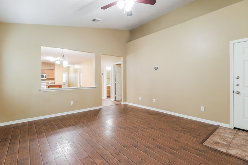 1,700/Mo, 10239 Berry Hill Ln Tomball, TX 77375 Living Room View 2