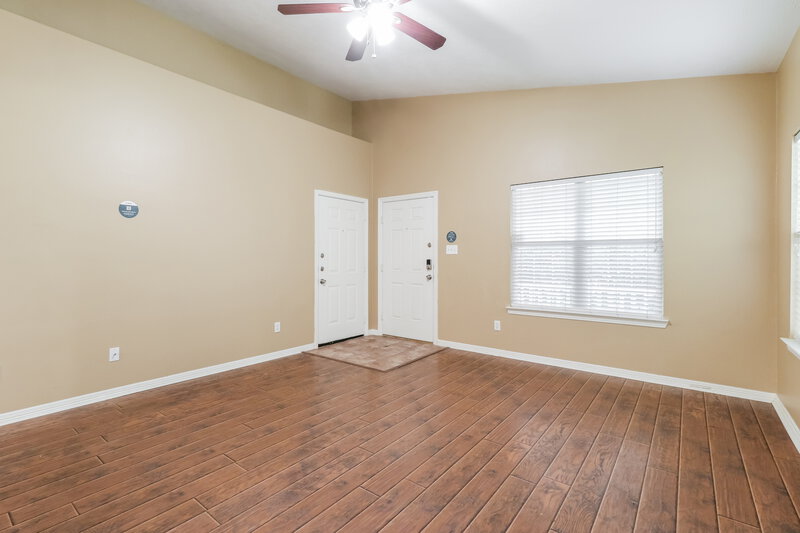 1,700/Mo, 10239 Berry Hill Ln Tomball, TX 77375 Living Room View 3