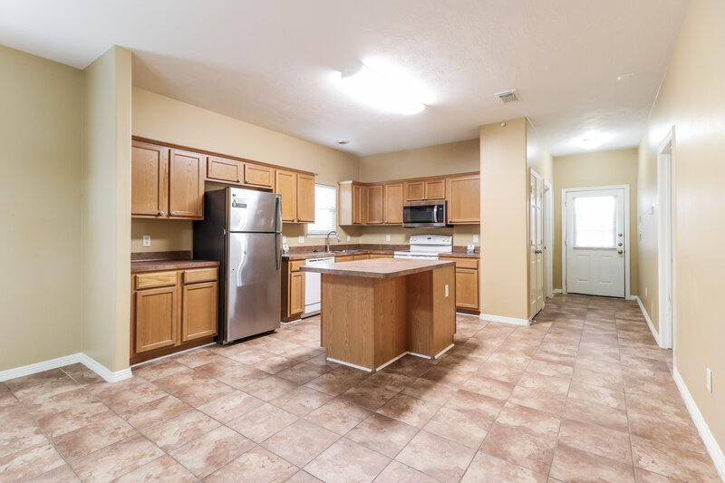 1,700/Mo, 10239 Berry Hill Ln Tomball, TX 77375 Kitchen View 2