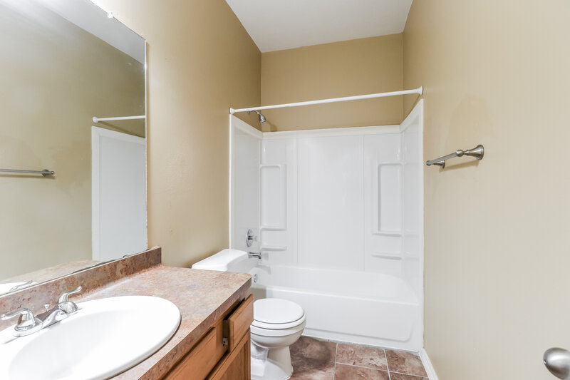 1,700/Mo, 10239 Berry Hill Ln Tomball, TX 77375 Bathroom View