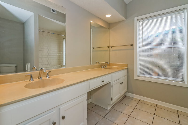 1,945/Mo, 7707 Leafbrook Lane Spring, TX 77379 Main Bathroom View